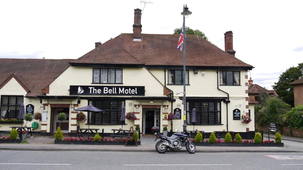 The Bell Motel Codicote Экстерьер фото